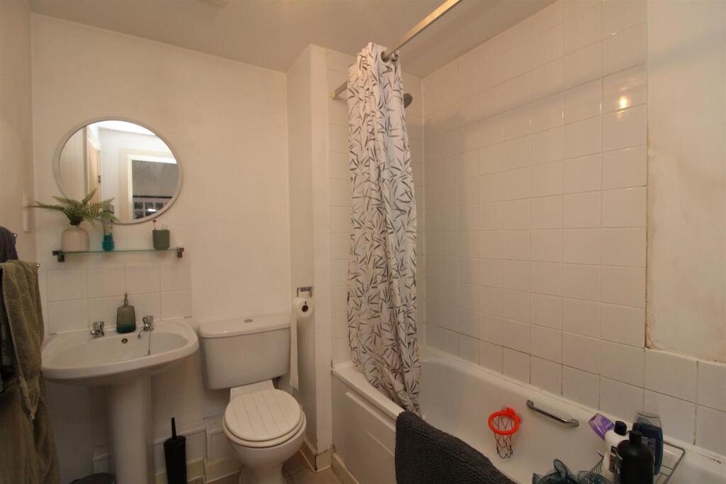 Bathroom.JPG