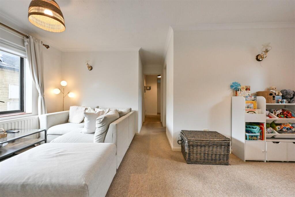 100925   21 Old Post Office Lane Corsham    006.jp