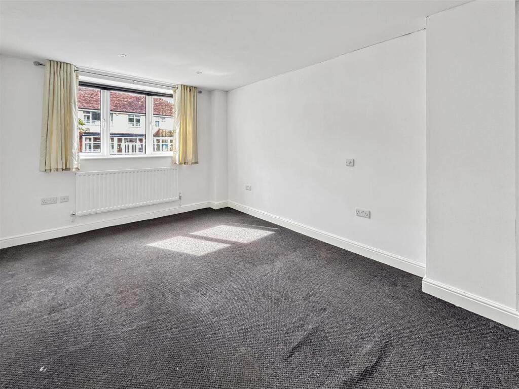 Bedroom 1.jpg
