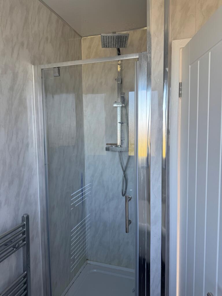 274 leechmere shower pic