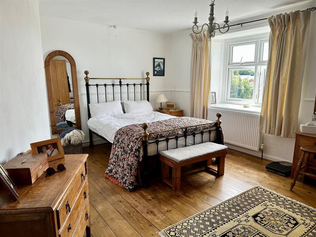Bedroom One.jpg