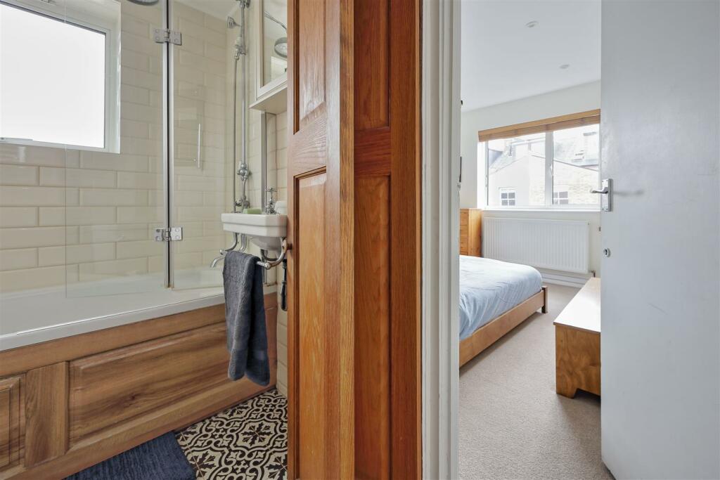 bathroom hall.jpg