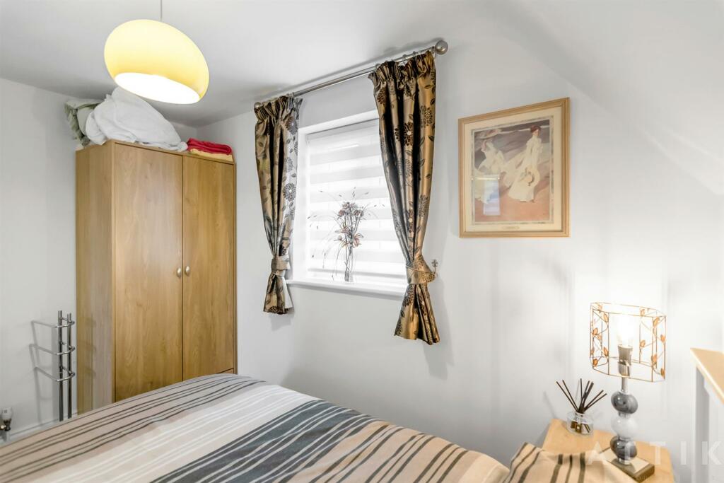 102 Dukes Drive Halesworth IP19 8DR (12).jpg