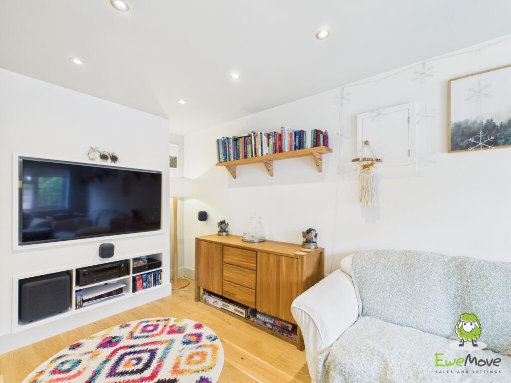 EweMove Estate Agents Basingstoke - 2 Cowslip Bank