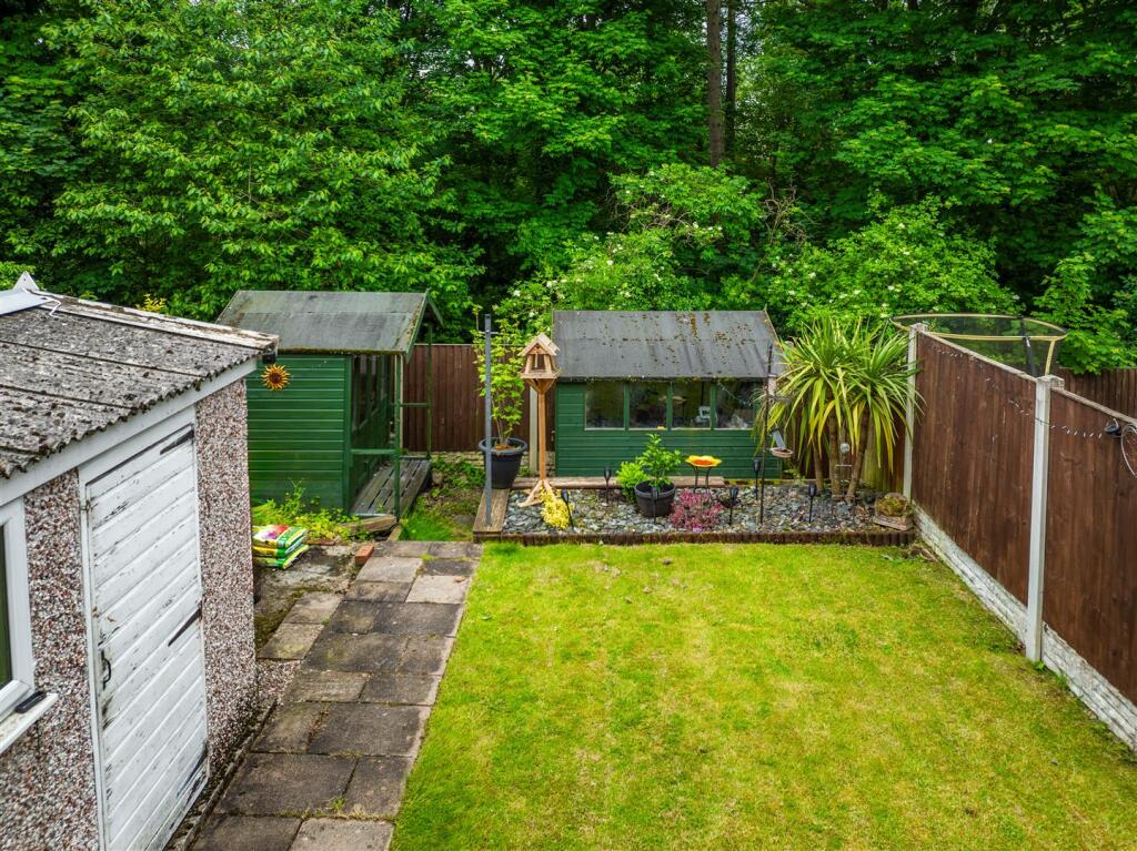 7 Woodview Close-02.jpg