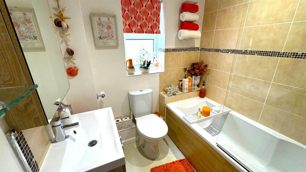 Bathroom (2).jpg