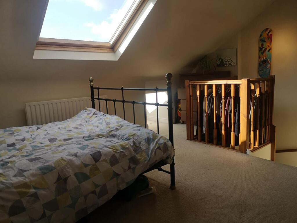 Attic room 2.jpg