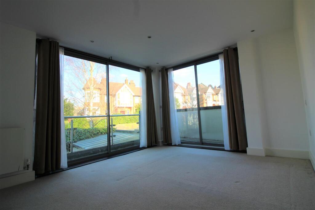 MASTER BEDROOM(2)