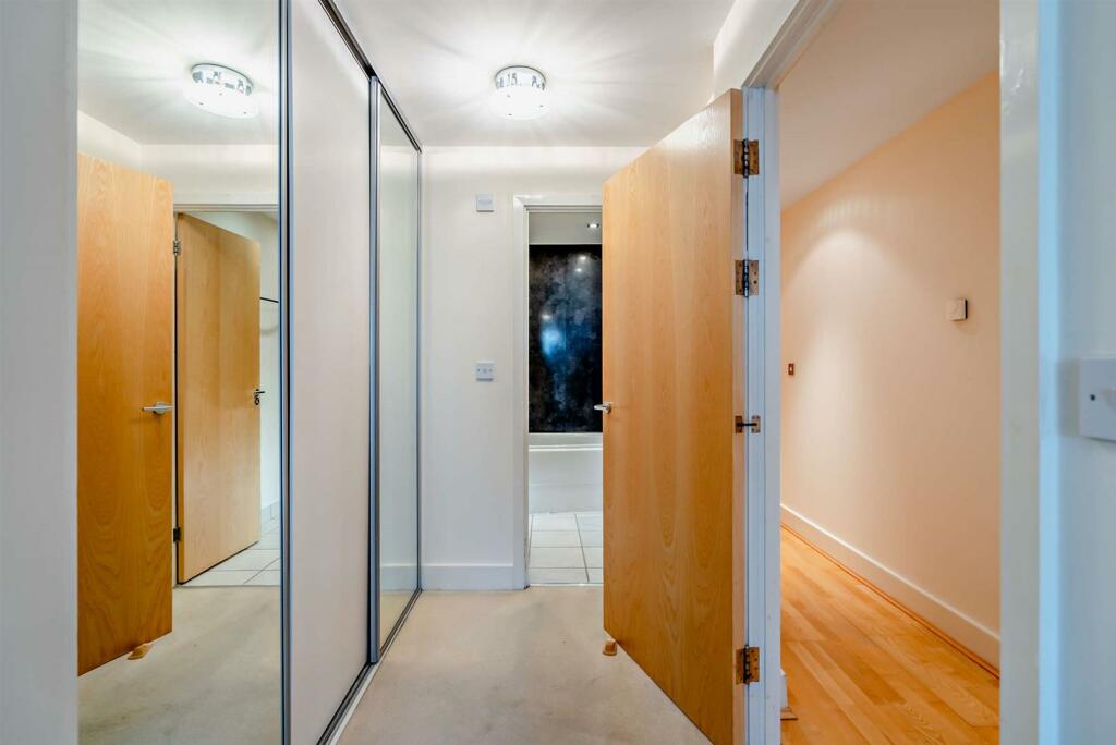262 MH Dressing area.jpg