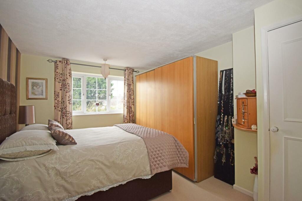 1 Barnsley Road, bed 1.jpg