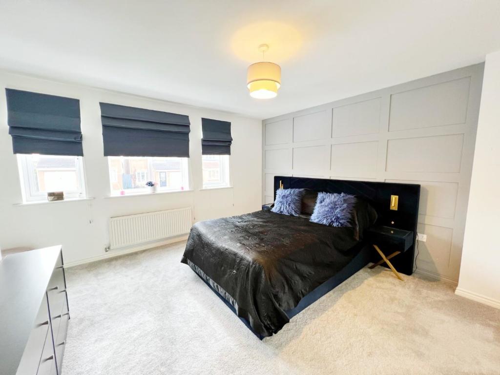 Bedroom 1 pic 1.jpg