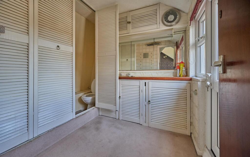 Vanity Room/WC