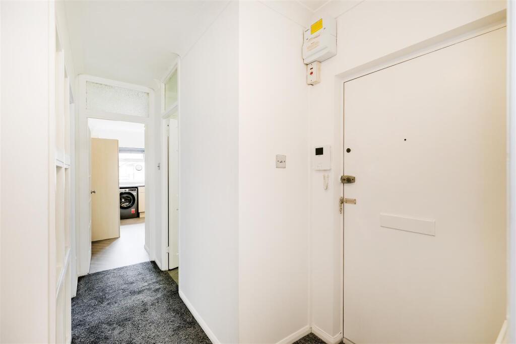 Flat 3, 23 Aldersbrook road-21.jpg