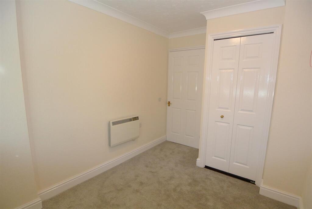 Bedroom 1a.JPG