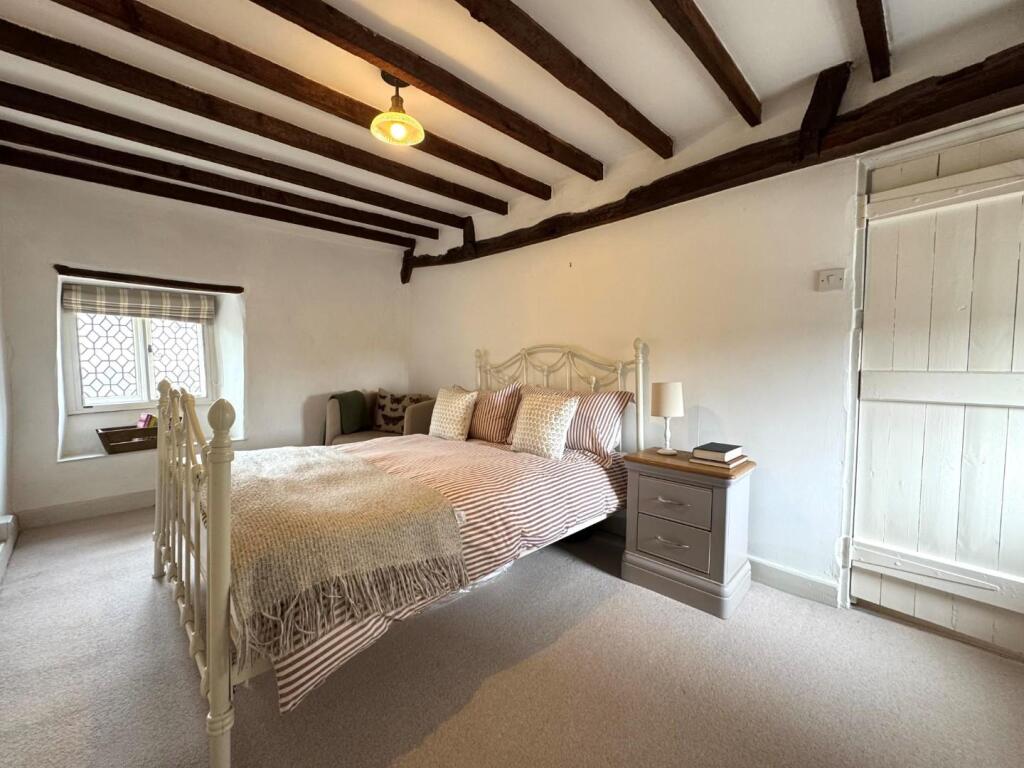 bed 2.jpg