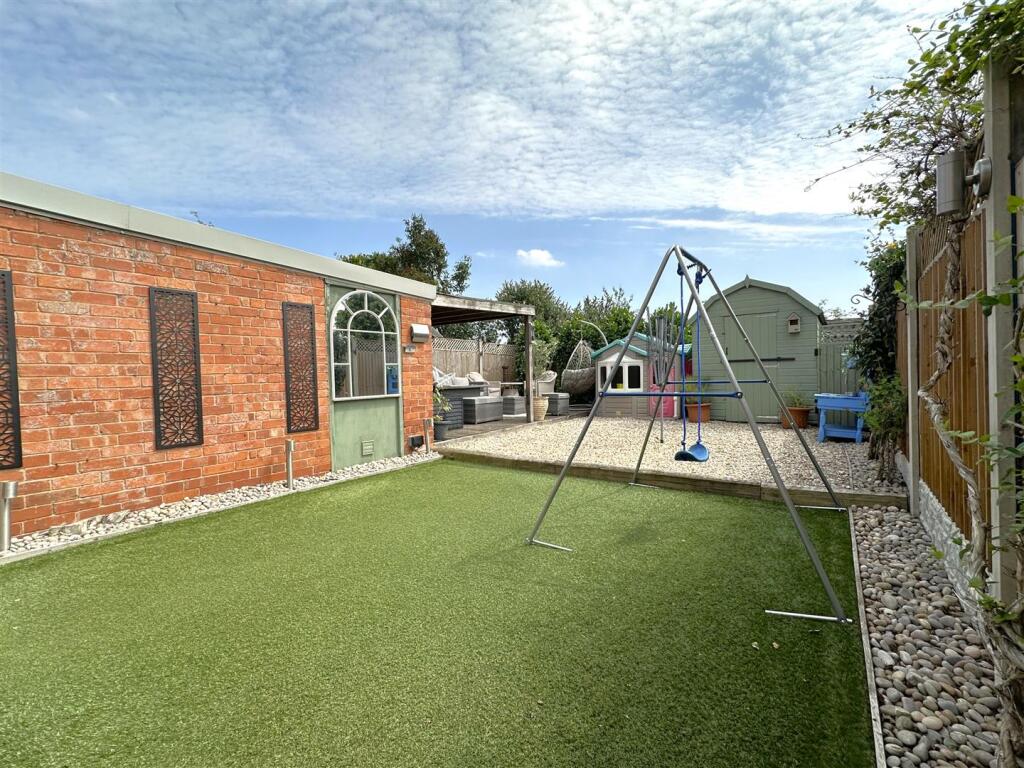 Private Low-Maintenance Garden 336