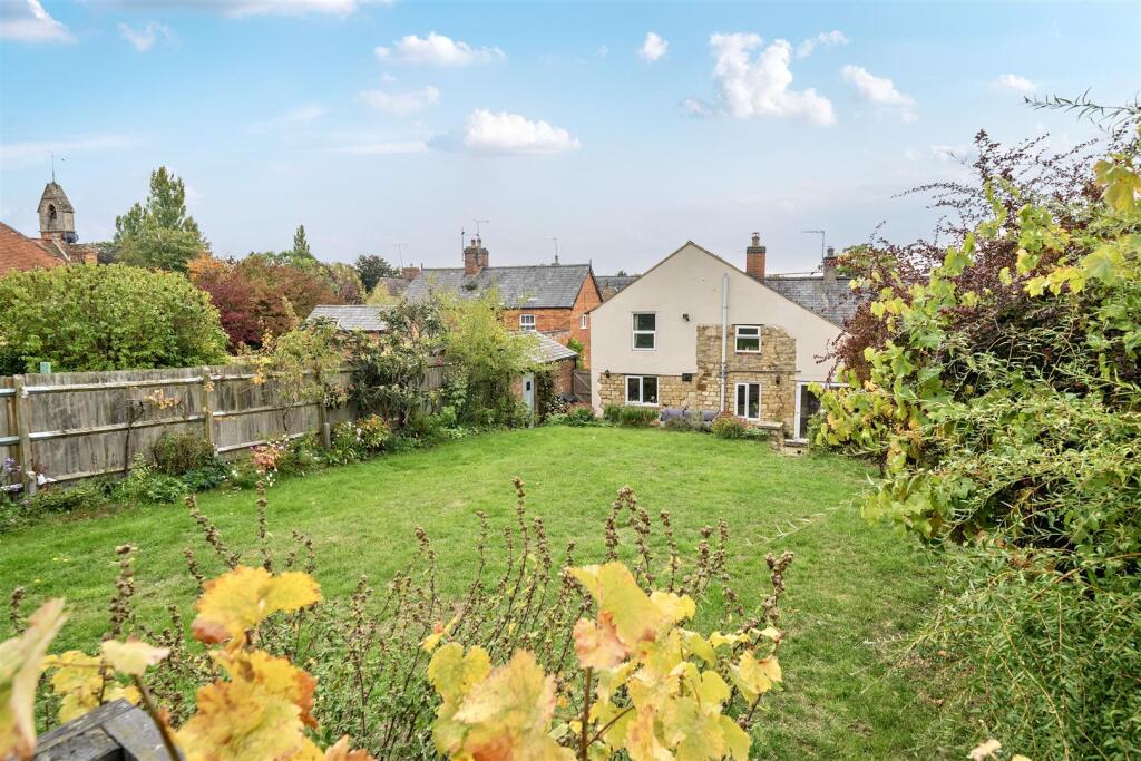 The Robin Hood House, Greens Norton (8).JPG