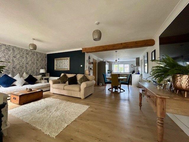 KItchen/Diner/Lounge
