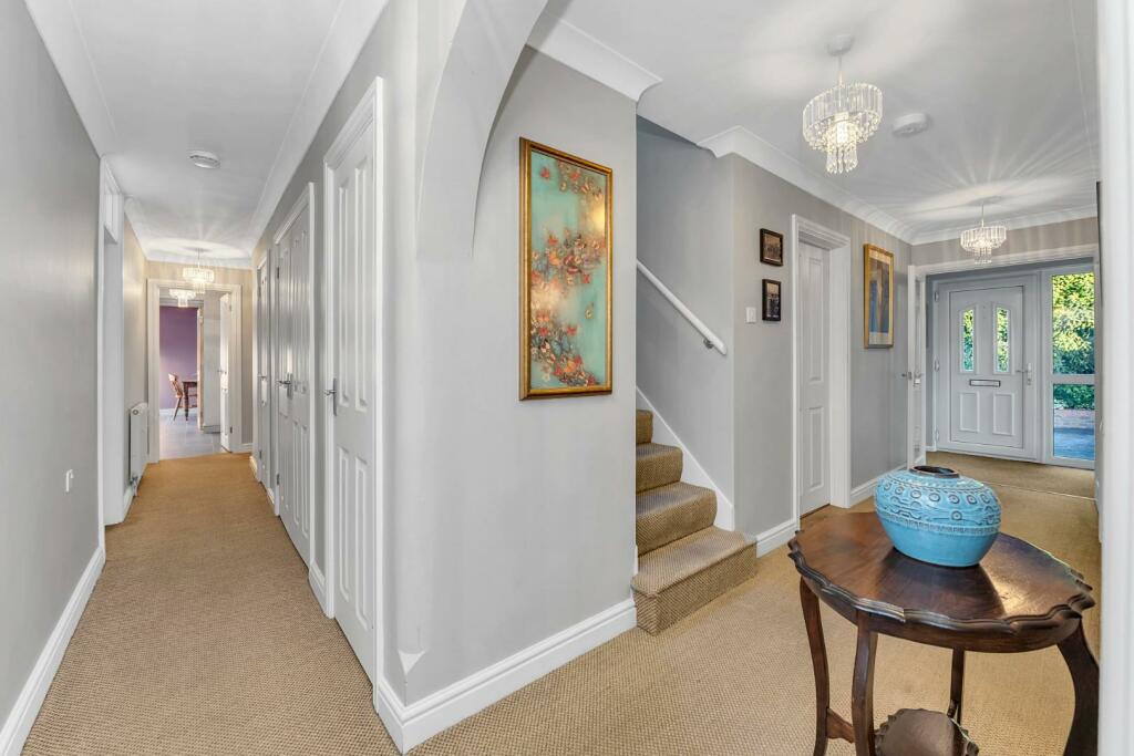 8 Sicklesmere Road [Entrance Hall].jpg