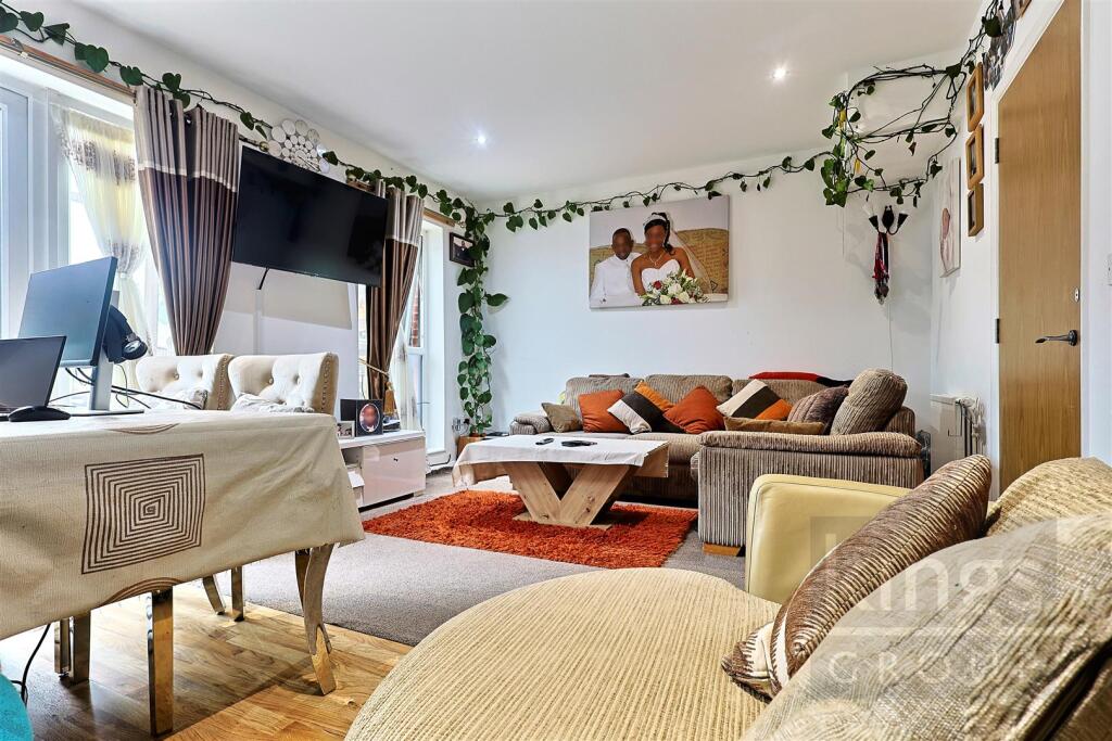 GI9A66833 Potash House 1 Canning Sq Enfield EB1 4B