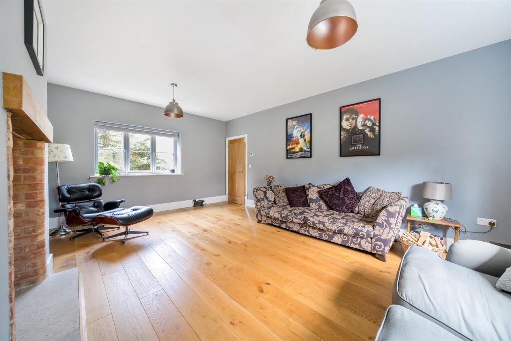 Park View House, 16 Earls Farm Way, Towcester (2).