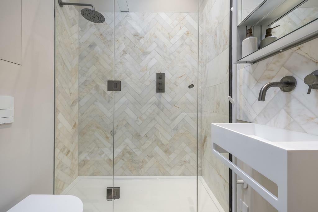 bathroom (2).jpg