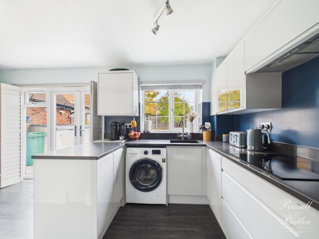 CAM01995G0-PR0379-STILL018