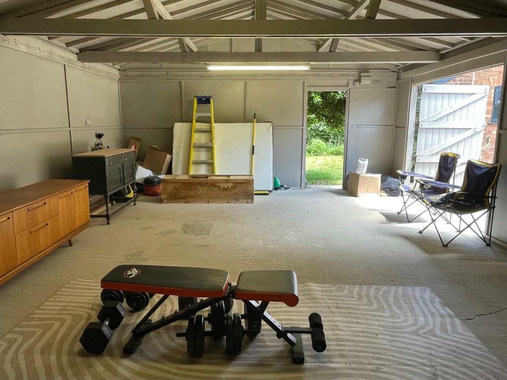 Large workshop/store