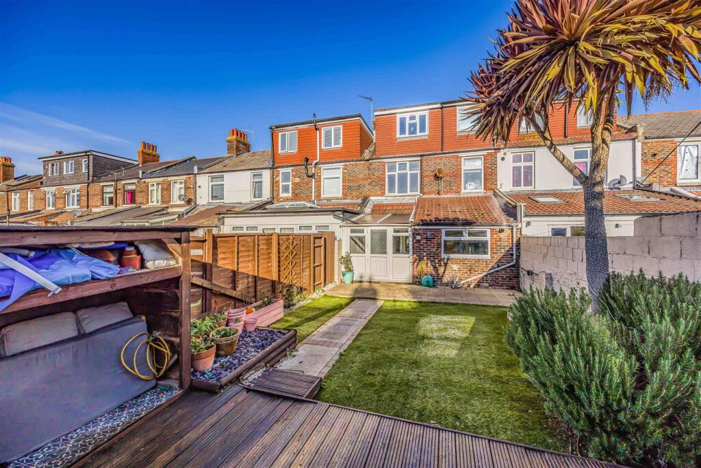 32 Hewett Road, Hilsea-Small-PorticoMarketing-Sold