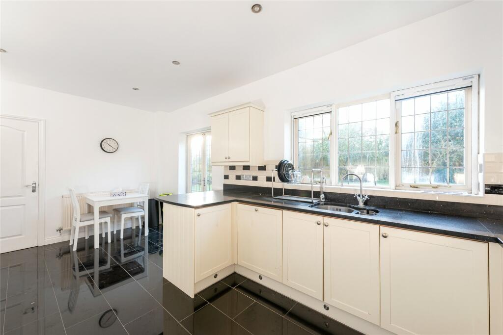 Kitchen/Breakfast Rm