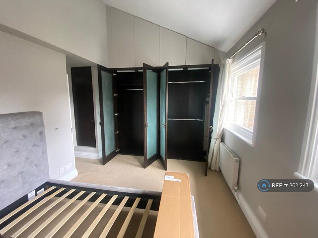 Second Floor Ensuite Double Bedroom 