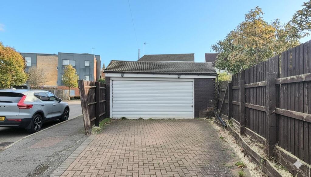 GARAGE &amp; PARKING