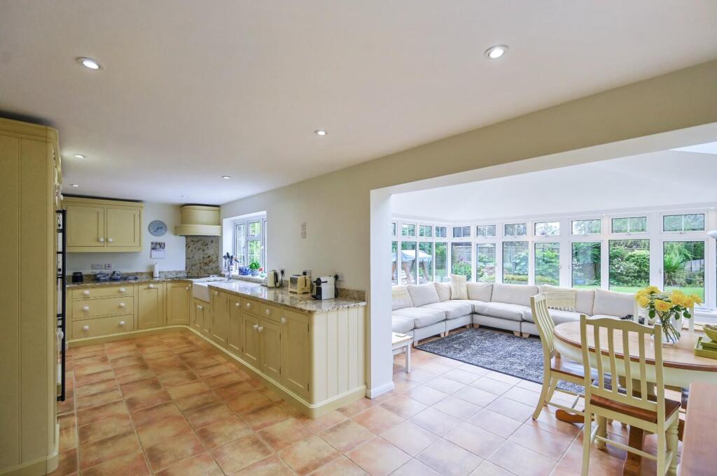 4 Church Close Ph46.jpg