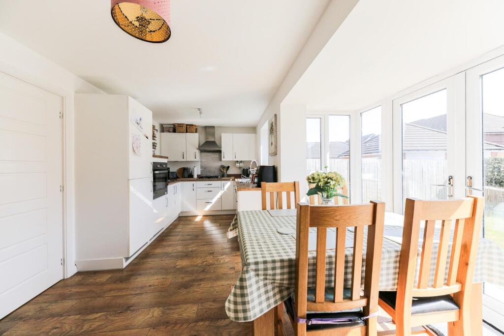 Kitchen / Dining room