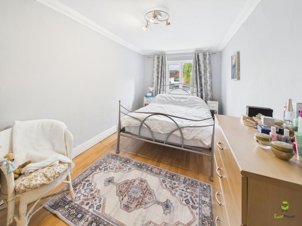 Presented by Clinton at EweMove Bexleyheath and Da