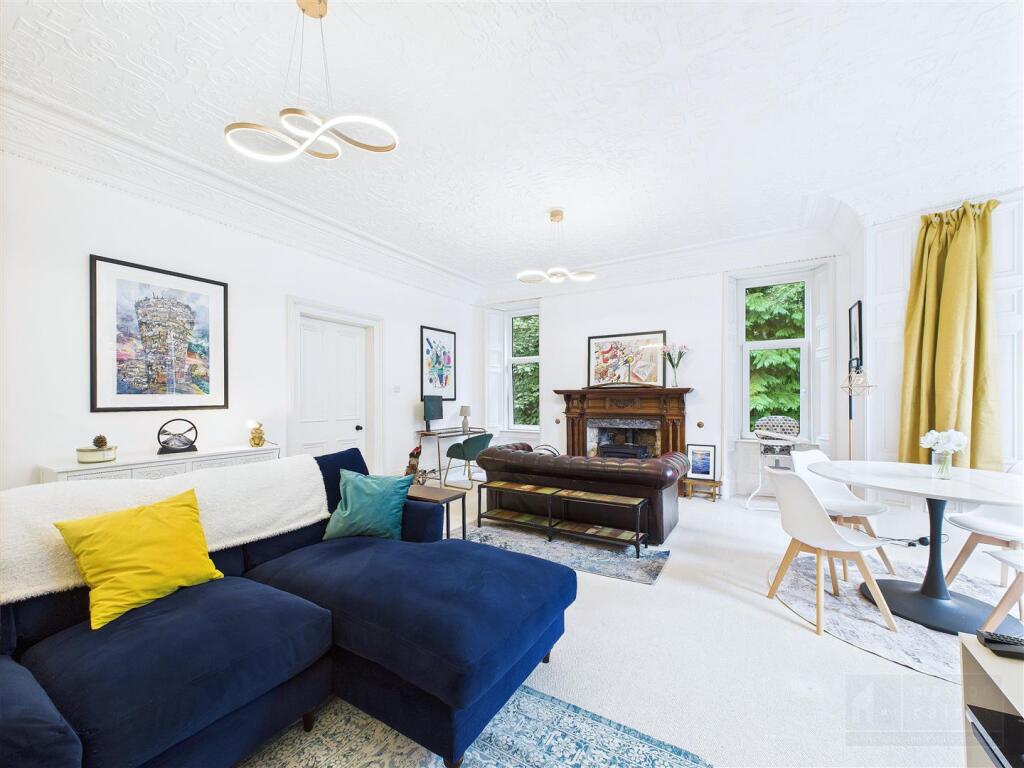 Sitting Room &amp; Dining Area