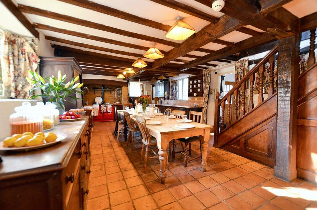 Kitchen / Dining Area