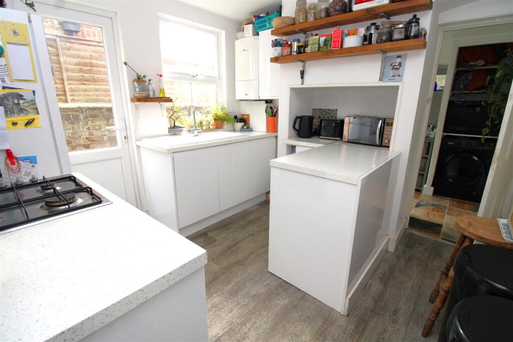 KITCHEN..JPG