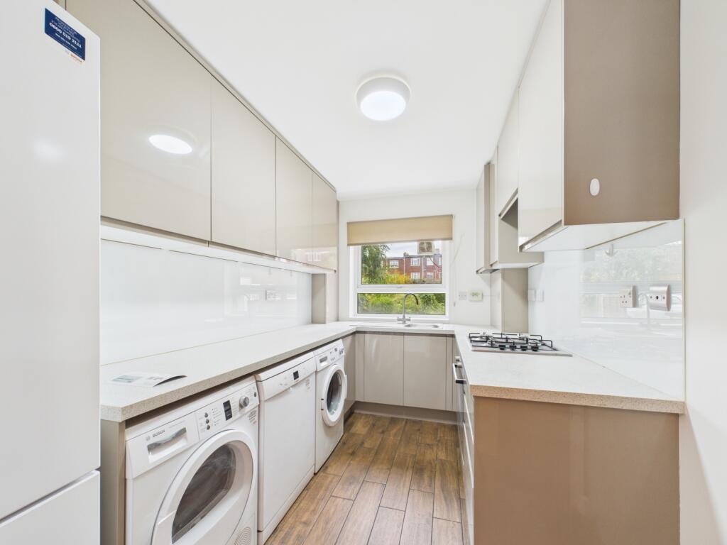 CAM03750G0-PR0075-STILL008