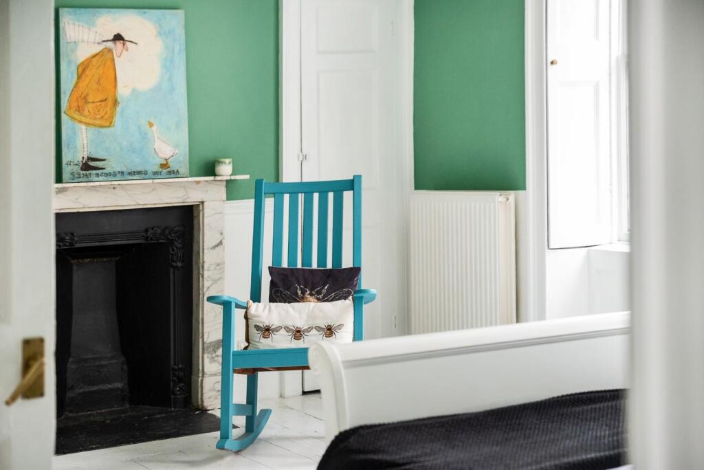 Flat 2, 6 Kensington Place, Bath, BA1 6AW-11.jpg