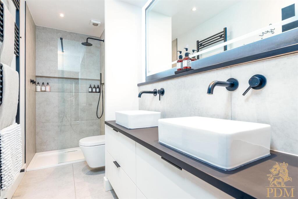 33 Thoresby Road Bramcote NG9 3EN