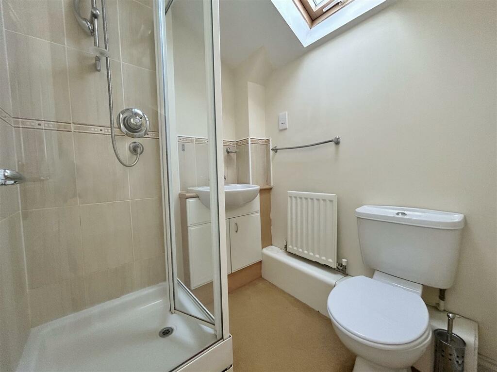 En-Suite To Master Bedroom