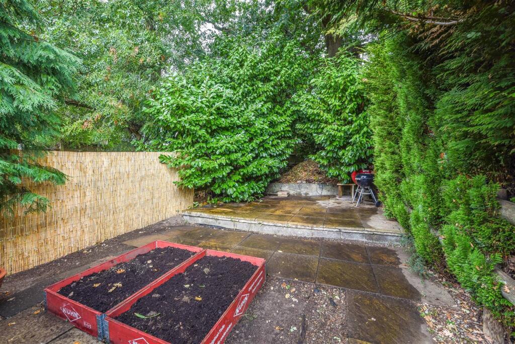 85 Wyphurst Road GU6 Crowes Cranleigh  (15 of 19).