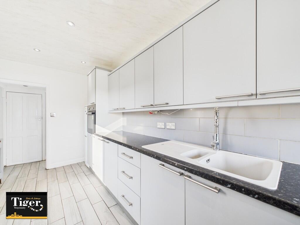 CAM02176G0-PR0508...