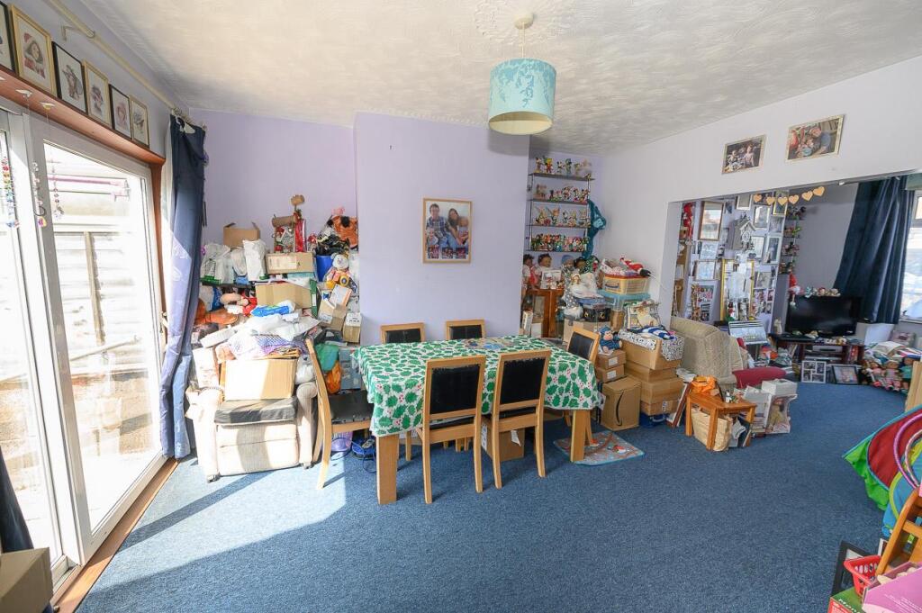 Dining area pic 2.jpg