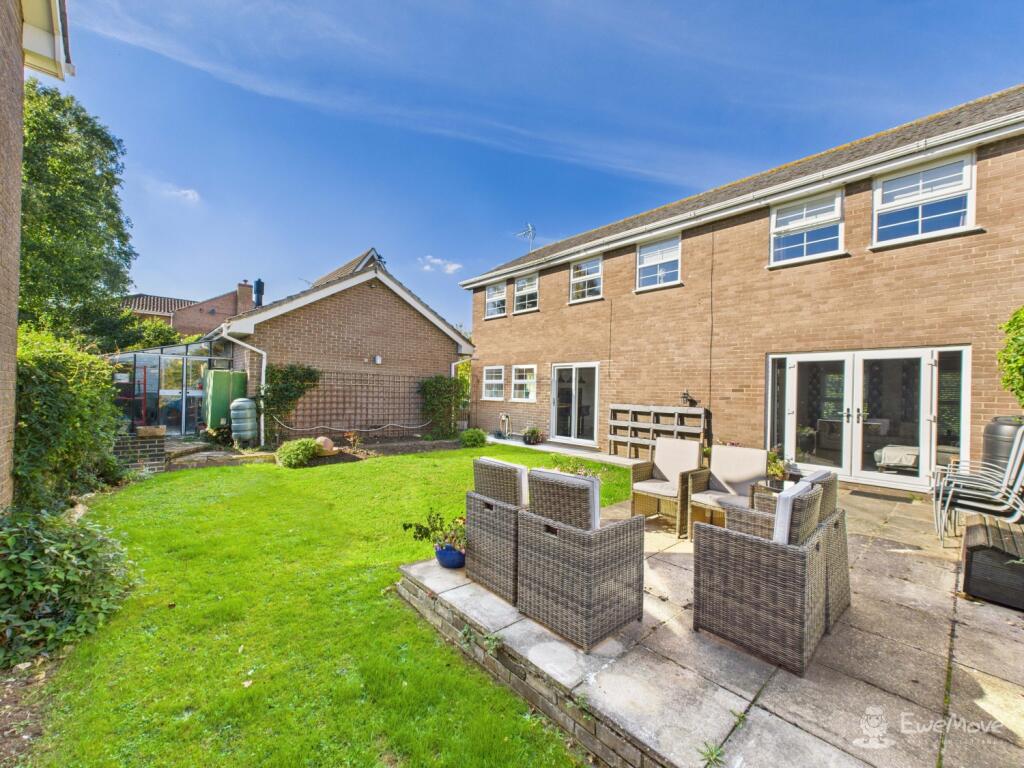 Garden- Mark Stephens EweMove Newmarket and Soham 