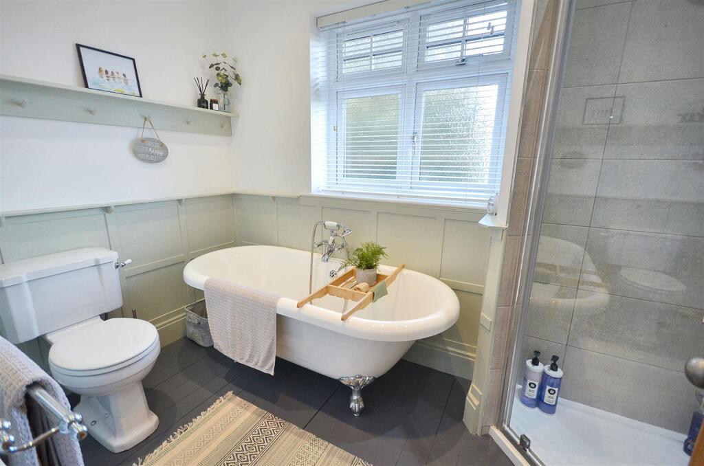 En-Suite Bathroom
