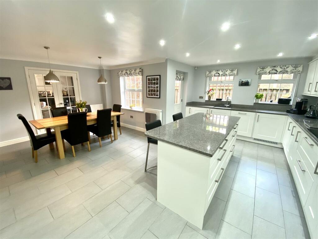 KITCHEN/DINING, FAMILY ROOM