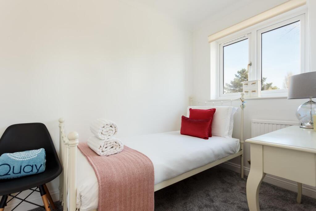 12 Catalina Drive-ph19_web 300.jpg