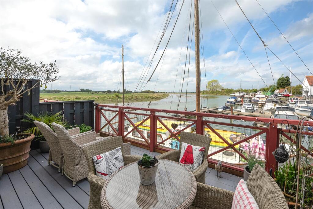 North Quay, Conyer, Sittingbourne